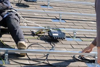 Installation de panneaux solaires pour autoconsomation à tours avec micro-onduleur..jpg
